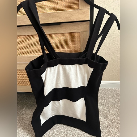 Cache Tube or Tank top - Picture 2 of 4